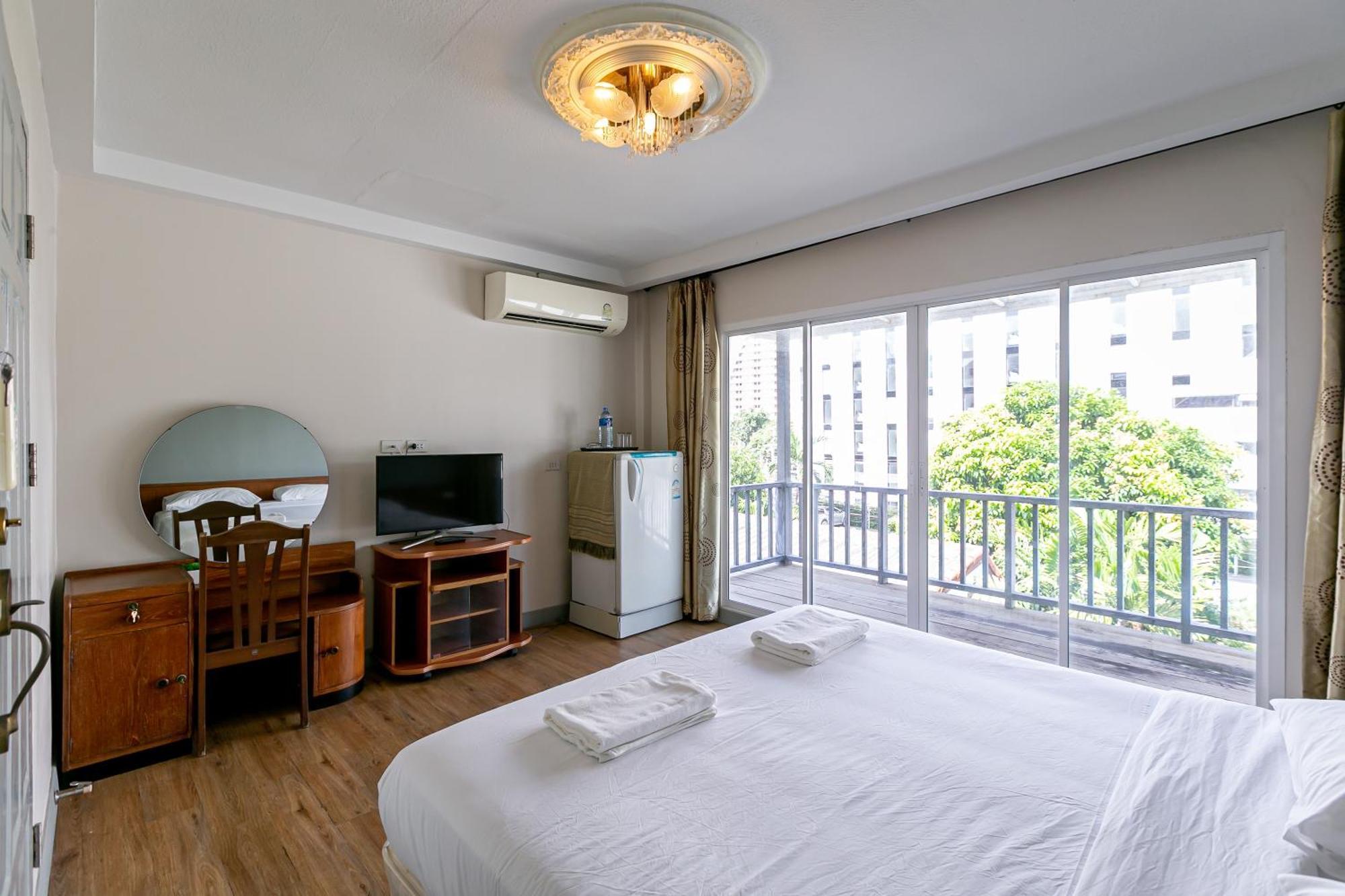 Hotel Wong Amat House à Pattaya Extérieur photo